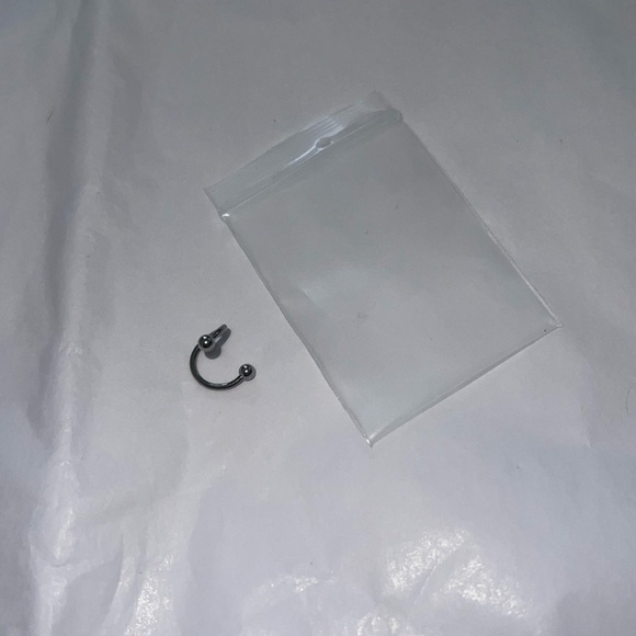 16G 1.2mm Titanium Unique Nose Ring - Picture 1 of 2
